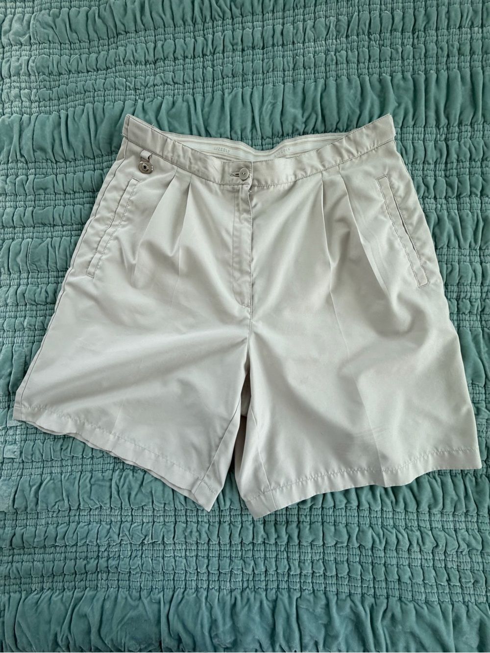 Liz Golf Tailored Cream High-Rise Bermuda Shorts-14
